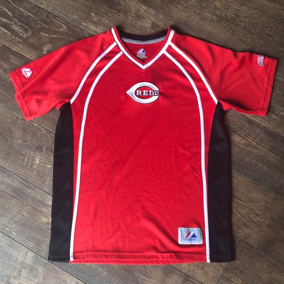 black cincinnati reds shirt